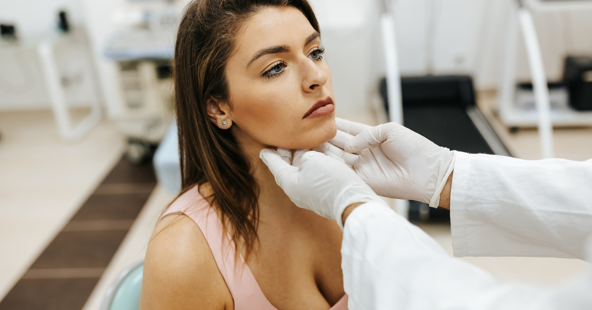 9 primeros síntomas que indican tiroiditis: También podría ser una complicación del Corona virus