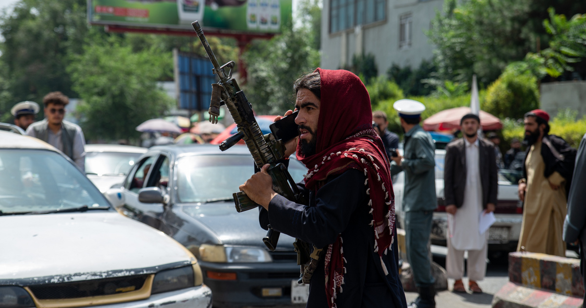 Levegőbe lőttek és megverték a tüntető nőket Kabulban