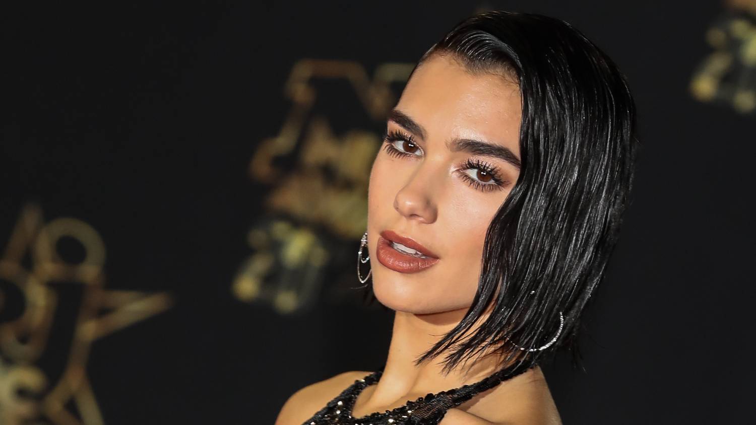 Nehezen nevezhető ruhának az a textildarab, amiben Dua Lipa bulizni ment