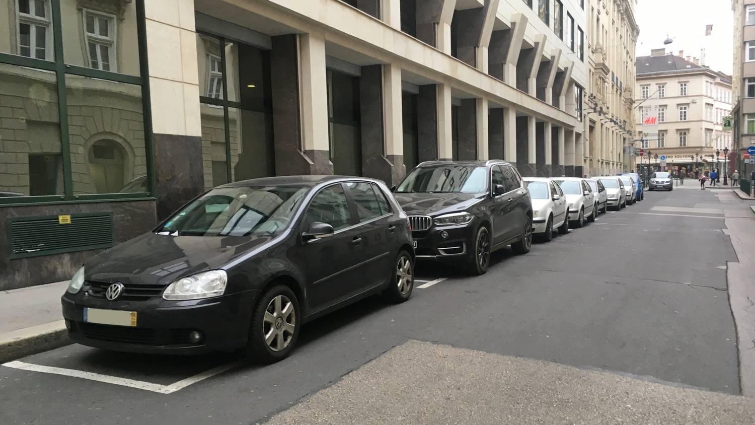 Hétfőtől teljesen új parkolási rend lesz érvényben Budapesten