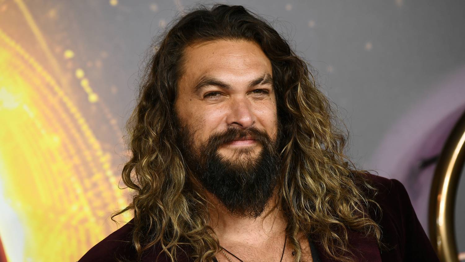 Jason Momoa tüsire nyíratta a haját, rá sem lehet ismerni rakoncátlan tincsei nélkül