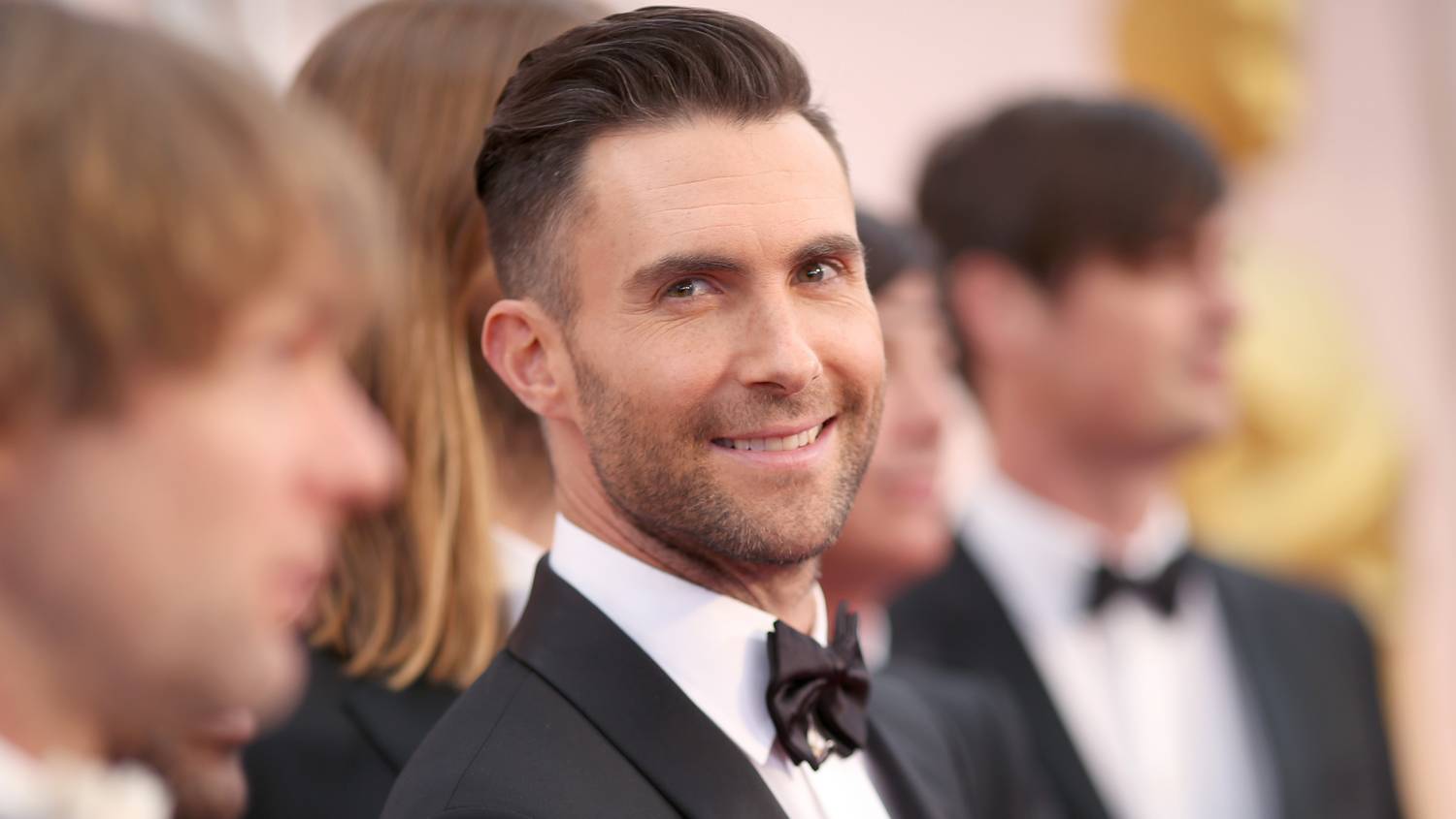 Ezzel a modellel csalta a feleségét Adam Levine: pikáns titkok derültek ki afférjukról