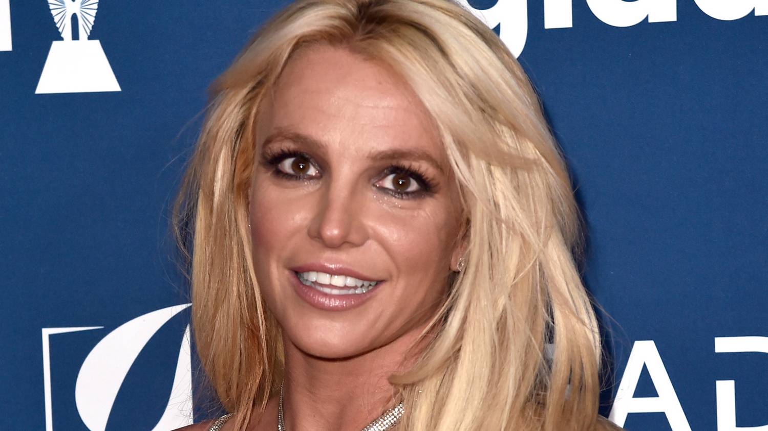 Britney Spears erős utalást tett arra, hogy hamarosan pornófilmmel jelentkezik