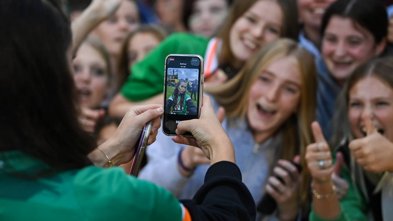 Új őrület hódit: hazánkban is egyre népszerűbb a BeReal