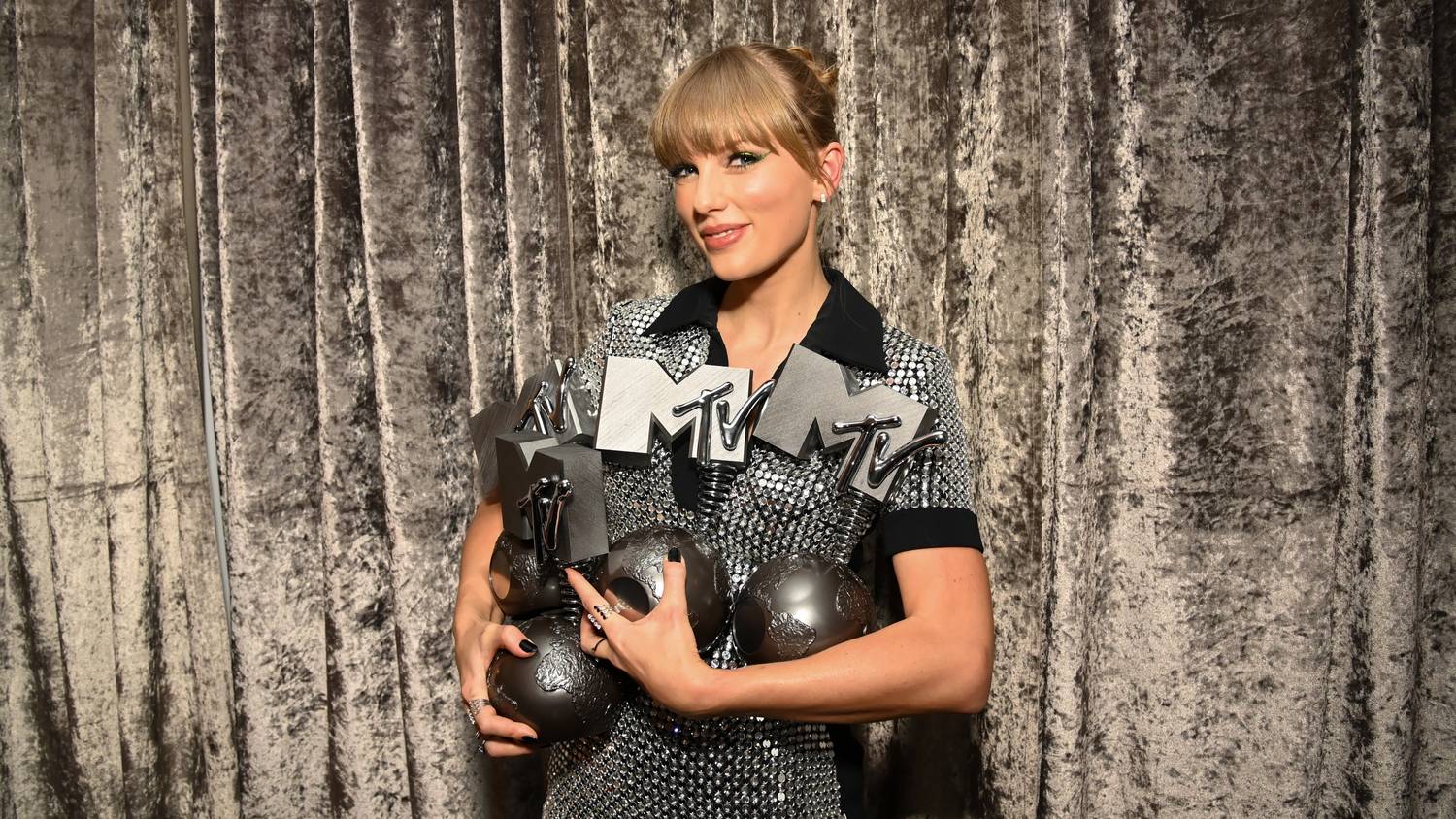 Taylor Swift minden tekintetben tarolt az MTV Europe Music Awards-on