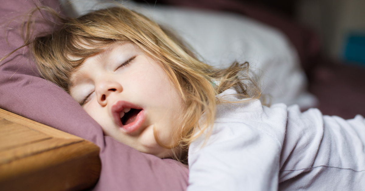 Baj, ha horkol a gyerek? A fül-orr-gégész szerint ilyenkor kell komolyan venni