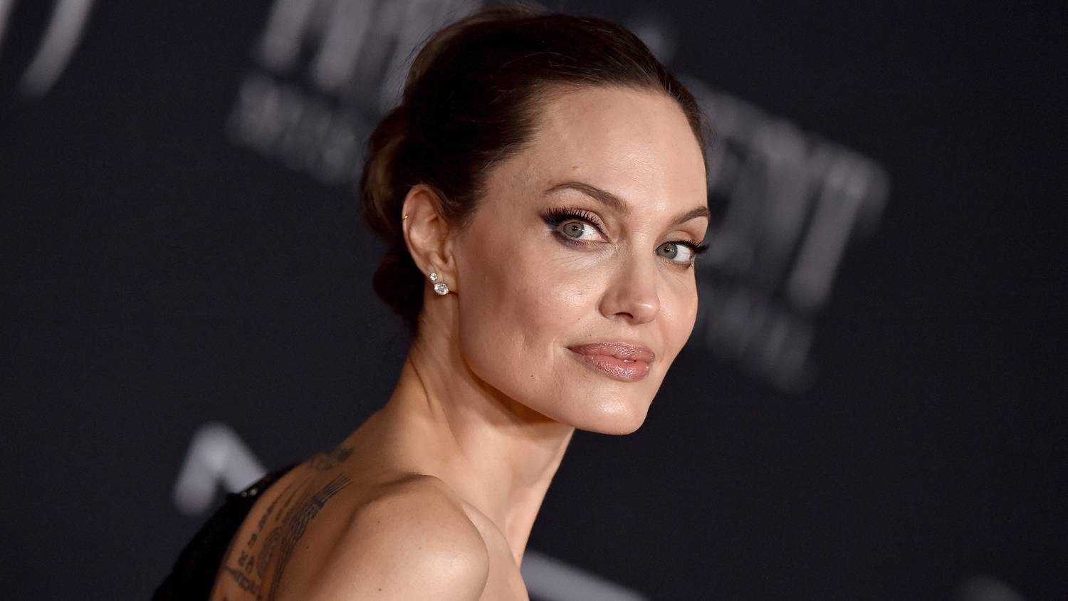 Angelina Jolie még egy egyszerű lesifotón is tündököl