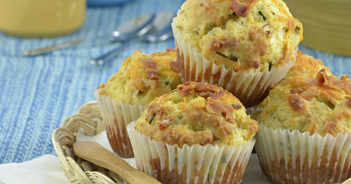 Omlós muffin baconnel és sajttal a tésztájában sósan is nagyon