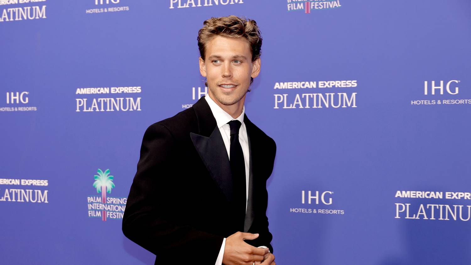 Austin Butler elárulta, kivel jelenik majd meg a vörös szőnyegen