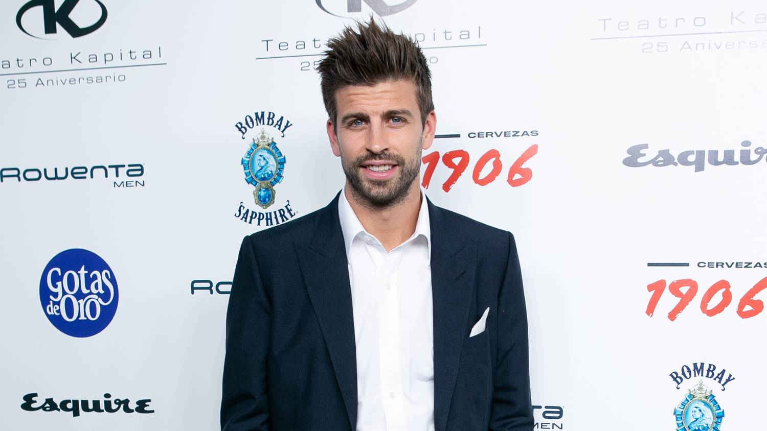 Gerard Pique Párizsban bulizik a barátaival és egyéb lesifotók