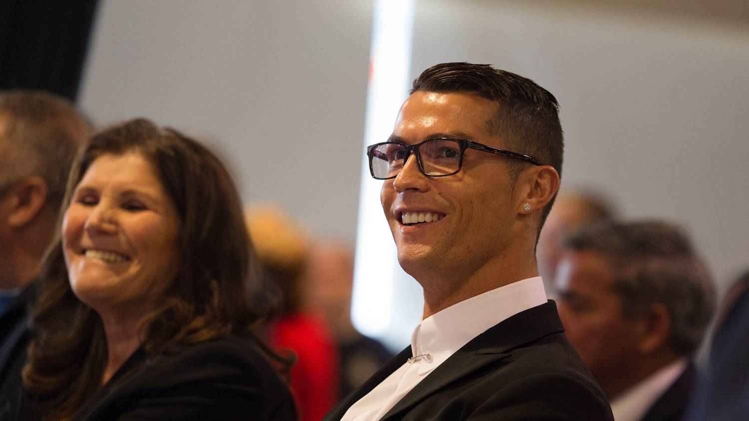 Cristiano Ronaldo méregdrága karórával tiszteleg új csapata előtt