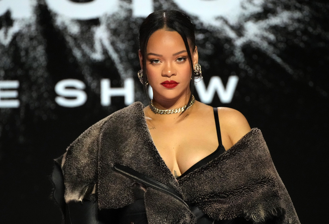 A nap képe: Rihanna várandósan adott extrém koncertet a Super Bowlon