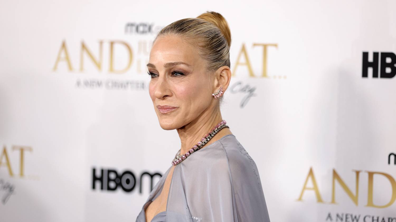 Ezzel a férfival csókolózott szenvedélyesen Sarah Jessica Parker és egyéb lesifotók