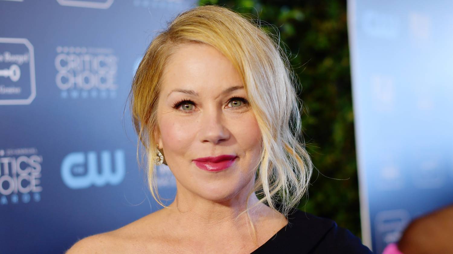 A súlyos beteg Christina Applegate elárulta, mivel próbál pénzt keresni, hogy ne kerüljön utcára