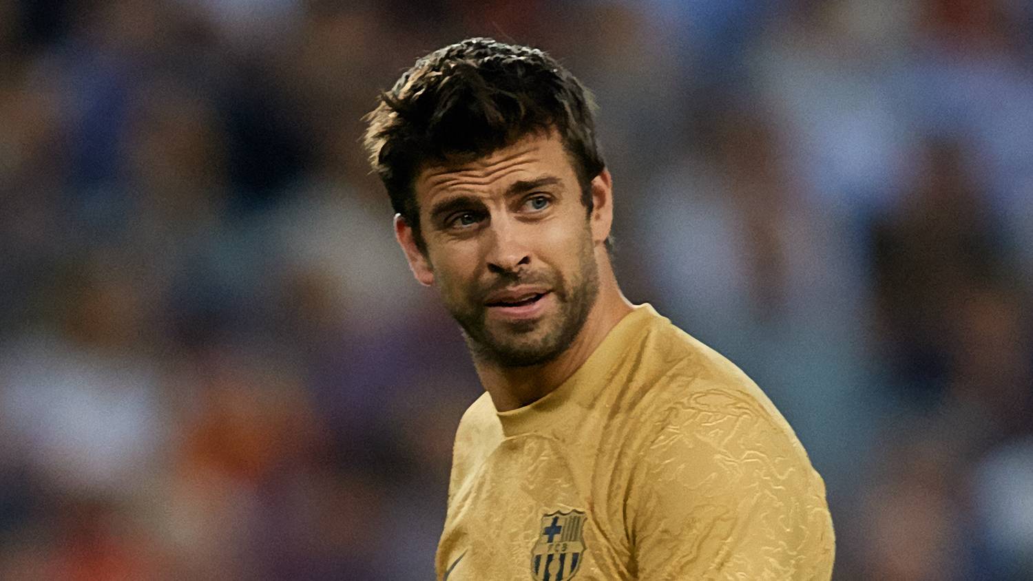 Gerard Pique egy mérkőzésen turbékolt új párjával és egyéb lesifotók