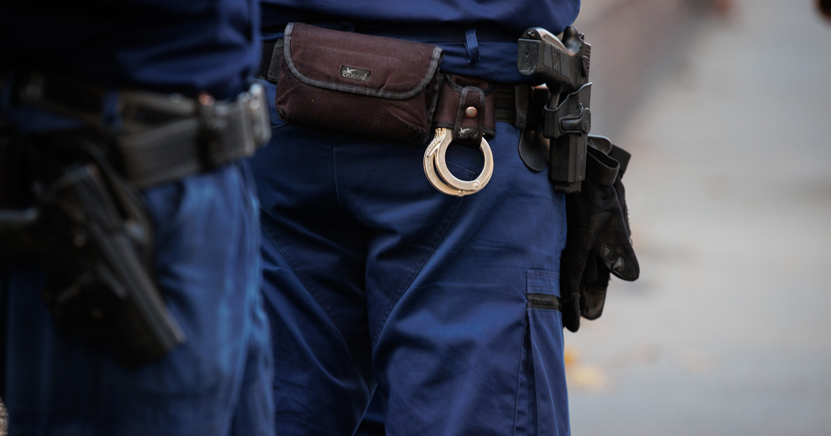 Büntetésből a szakmai gyakorlaton lévő fiúk nemi szervét fogdosta egy oktató