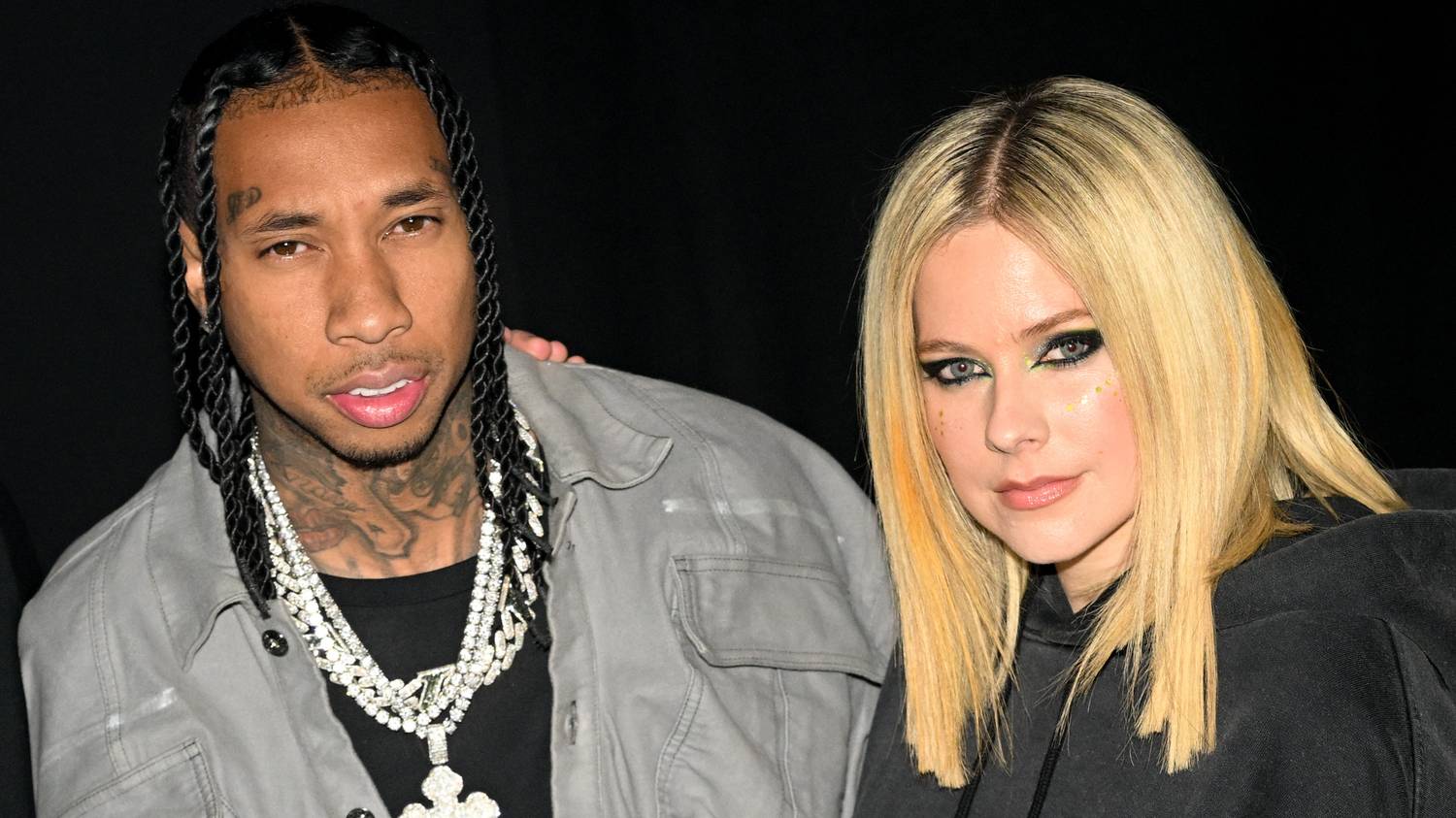 Avril Lavigne és Tyga hivatalosan is egy pár és egyéb lesifotók