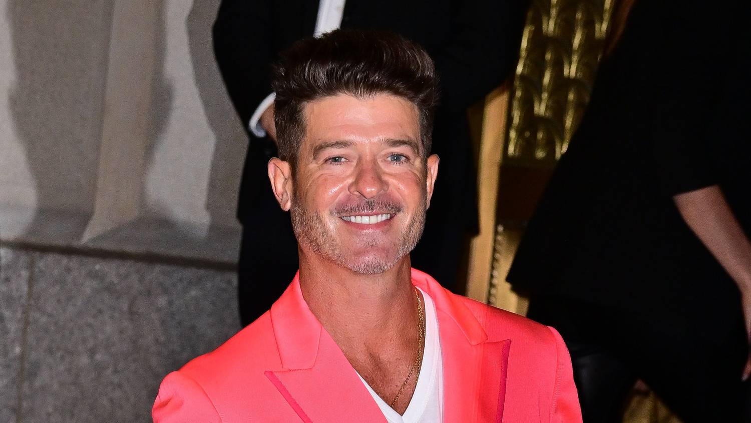 Már 10 éve együtt van Robin Thicke és közel 20 évvel fiatalabb kedvese és egyéb lesifotók