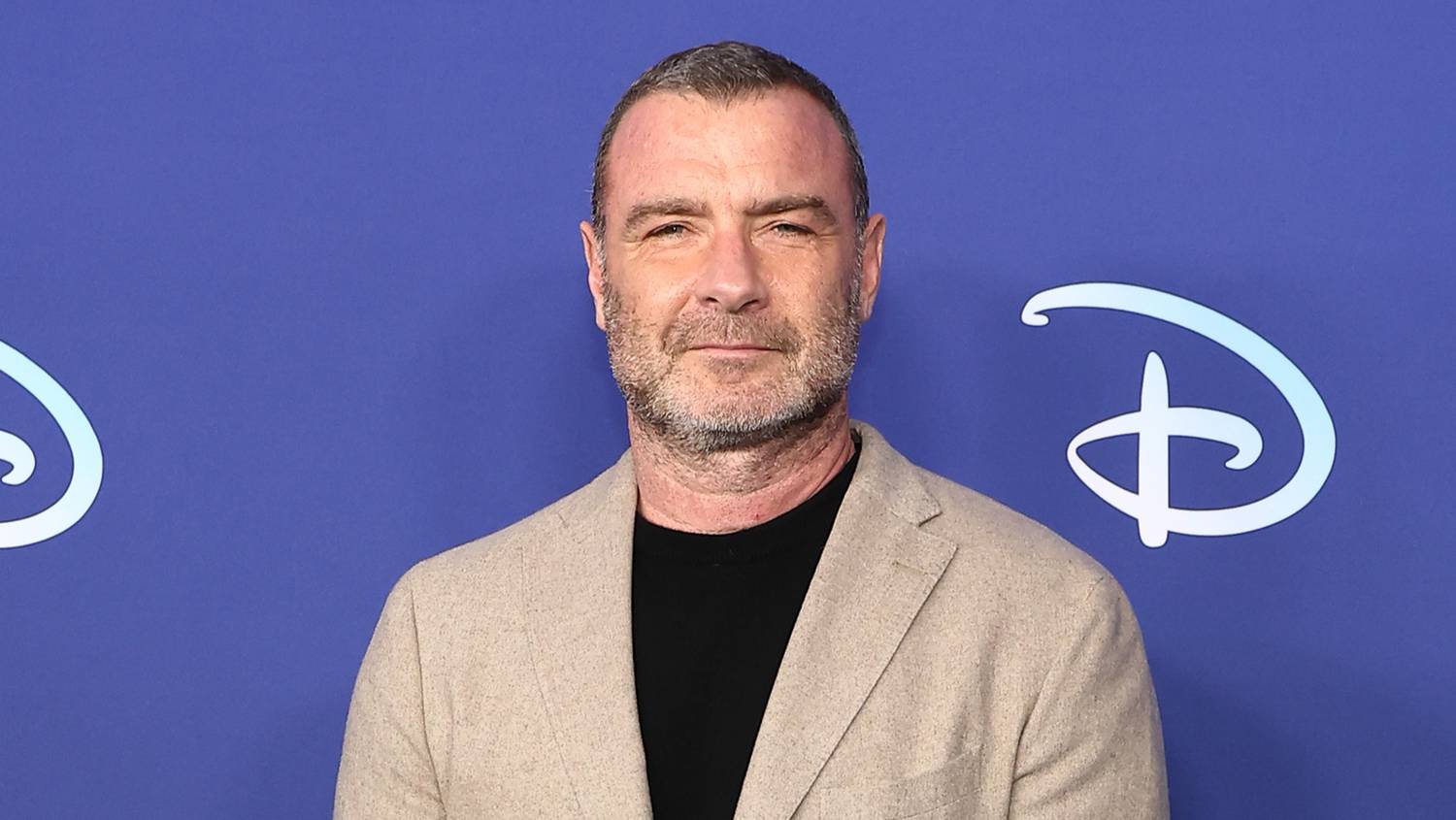 Ő Liev Schreiber 25 évvel fiatalabb barátnője és egyéb lesifotók