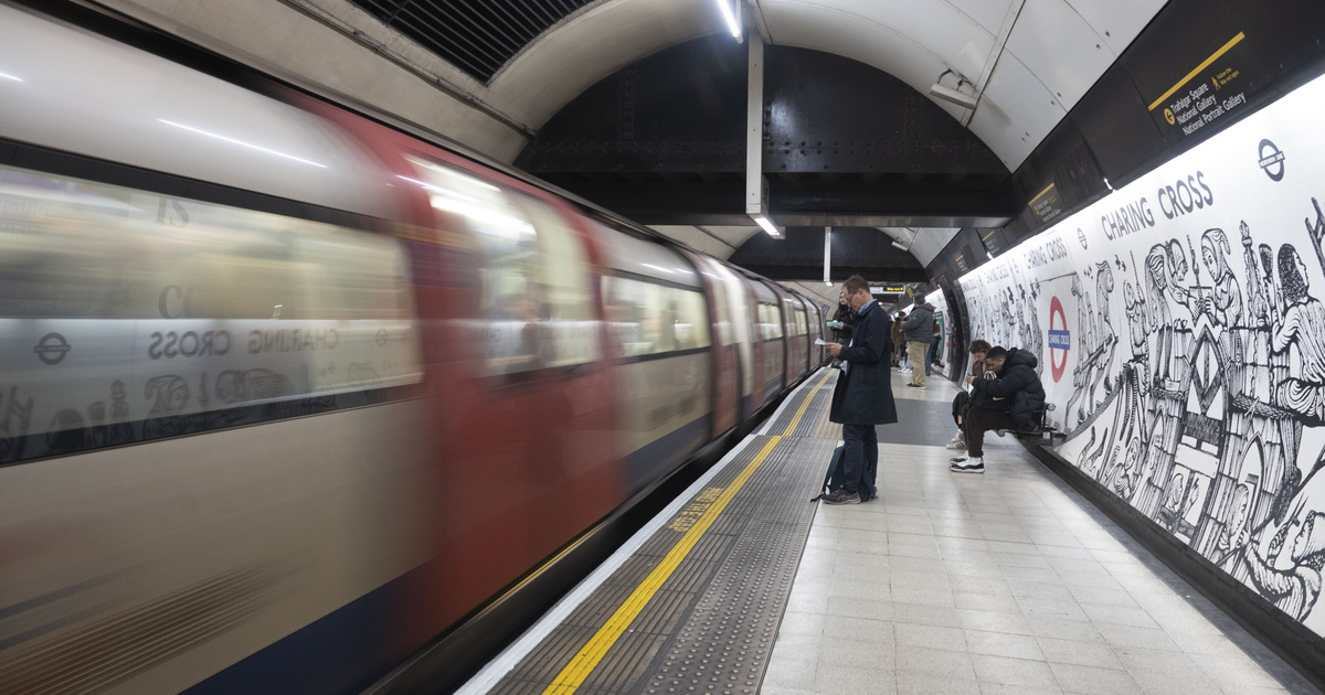Index – Outside – Traffic has come to a halt on all London Underground lines