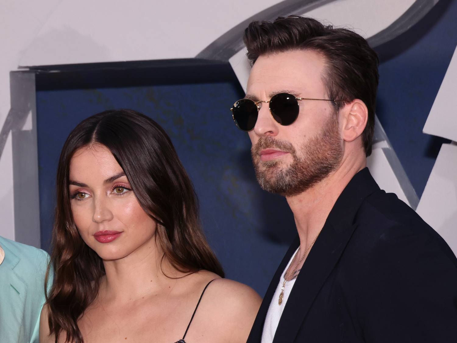 Ana de Armas és Chris Evans egy párt alkot majd a filmvásznon és egyéb lesifotók