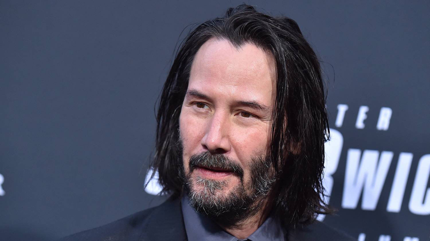 Keanu Reeves és barátnője le sem vették egymásról a kezüket a vörös szőnyegen