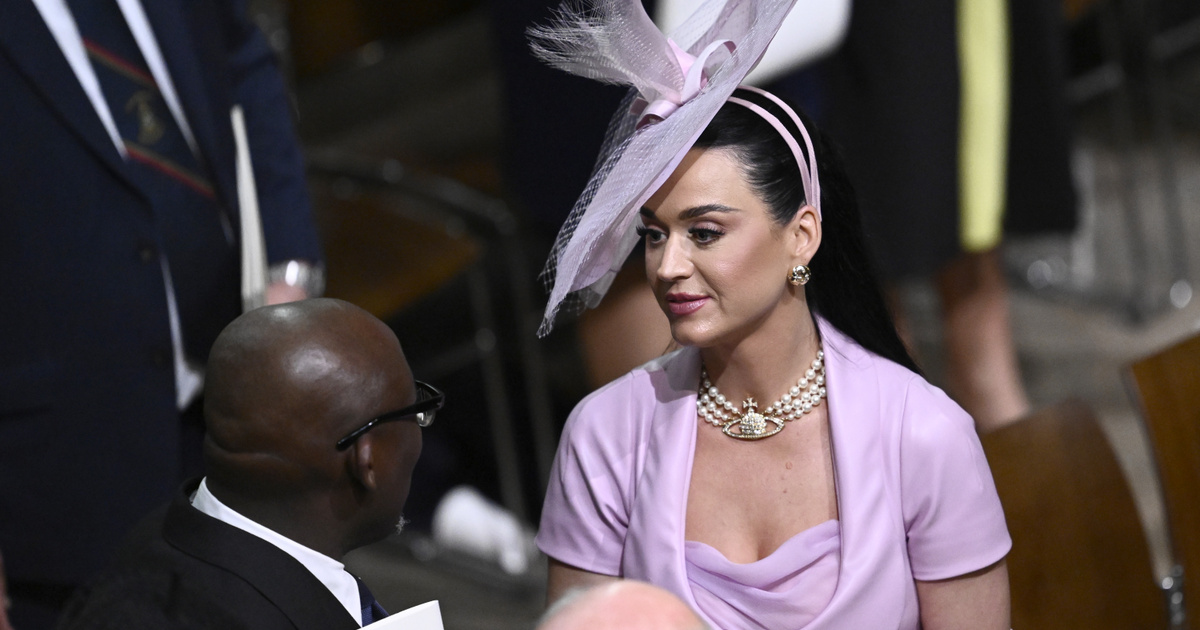 Index – FOMO – Katy Perry was in a pinch at the coronation ceremony