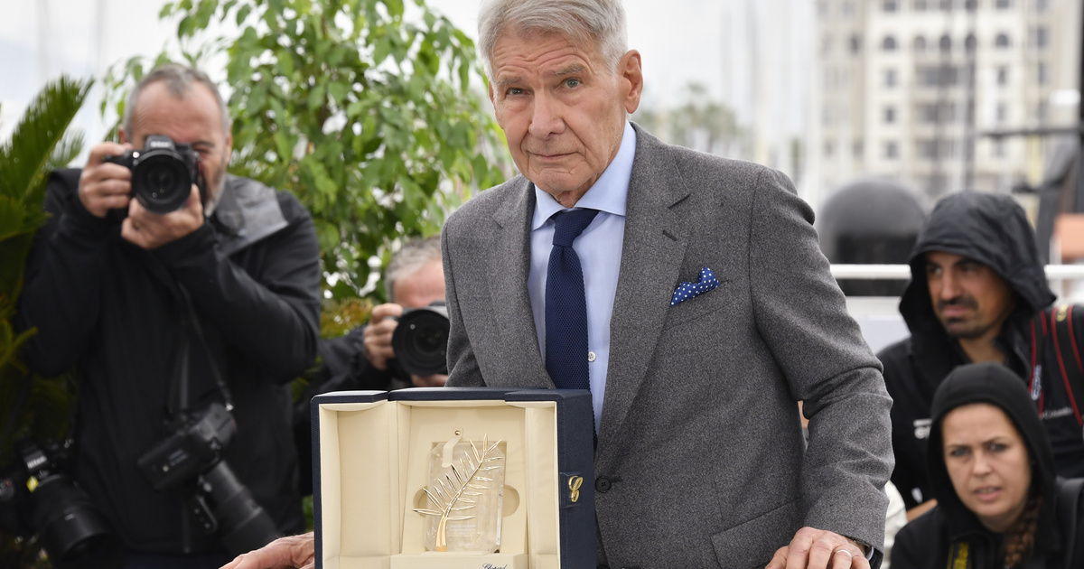 Nívós díjat kapott Harrison Ford, a könnyeivel küszködve mondott köszönetet