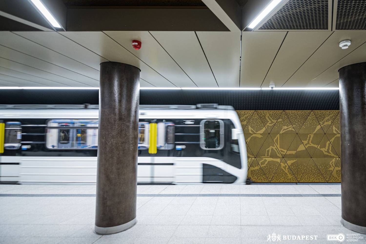 Metro run. Станция Шелепиха Московского метрополитена. Станция метро деловой центр БКЛ. Станция метро Шелепиха БКЛ. Шепелиха станция метро.