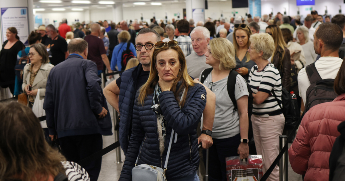 Index – Abroad All entry gates at British airports have stopped, and huge queues have formed