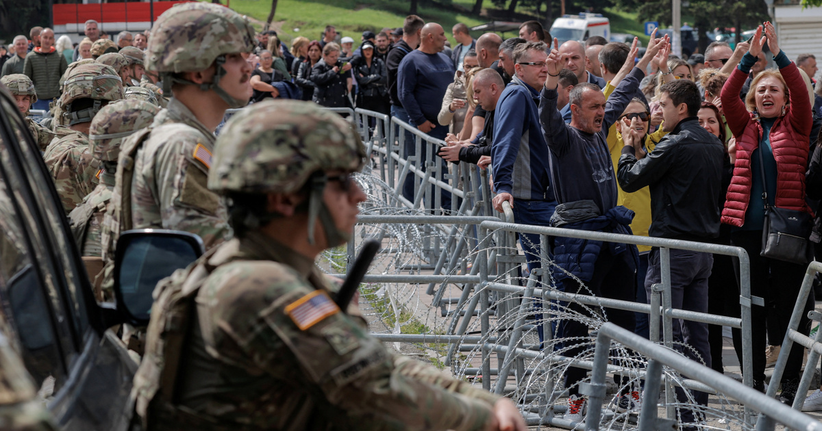 Gránátokat vetettek be Koszovóban, sebesültek is vannak