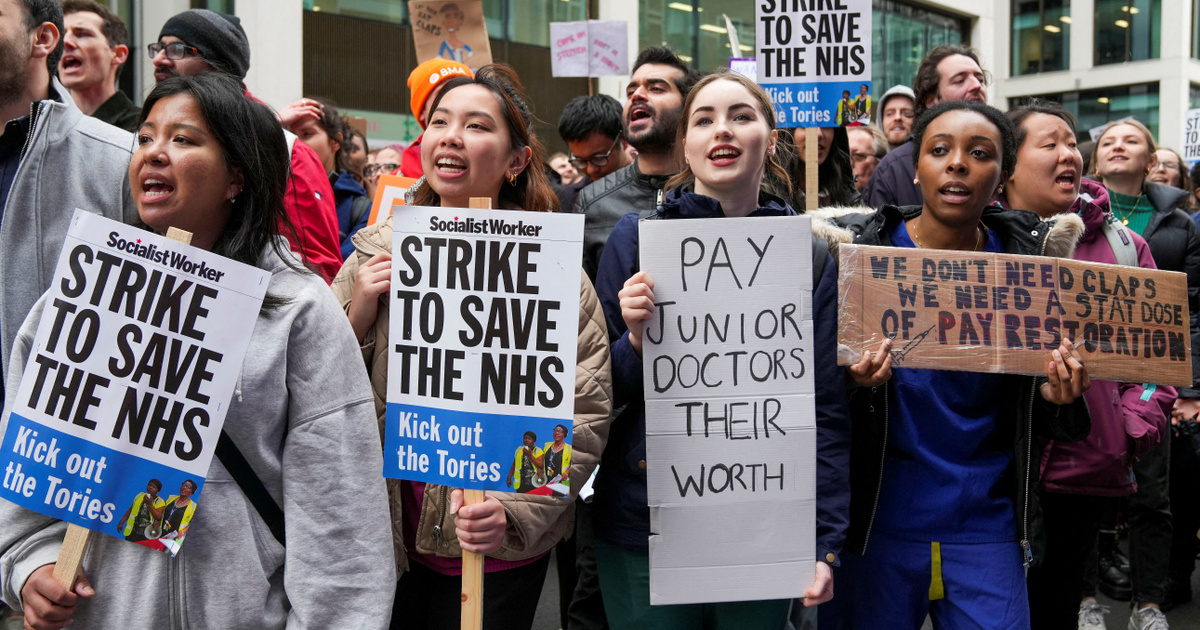 INDEX – Abroad – Britain’s top doctors are asking for more money because of the population’s strike