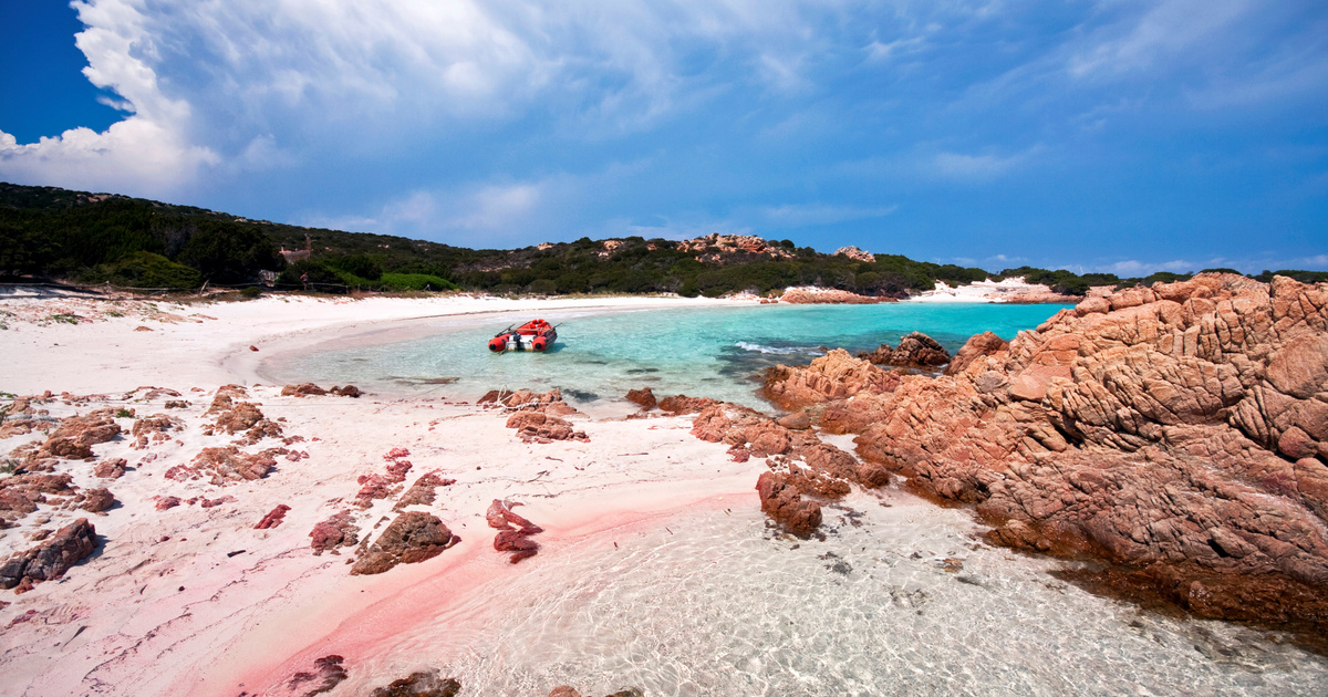 Index – Outside – Taking an Insta picture on that pink beach can get expensive