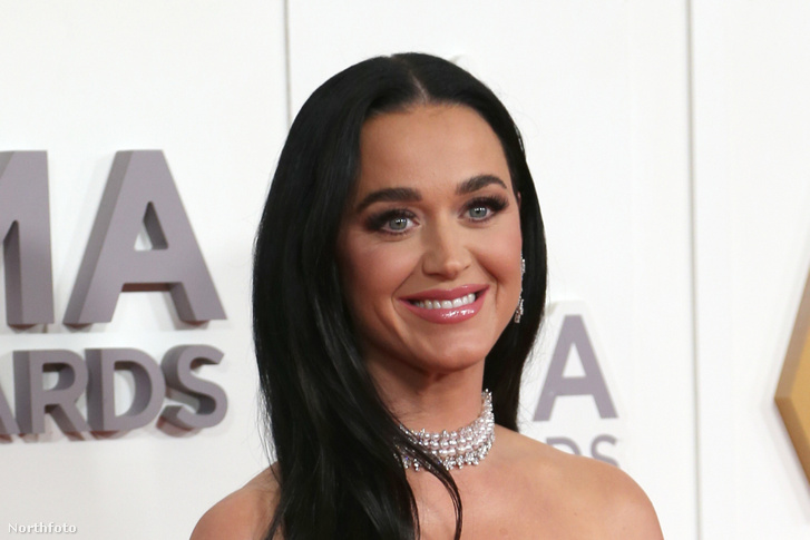 Index - Mindeközben - Katy Perry új, merész frizurája keveseknek áll jól,  de az énekesn? közéjük tartozik