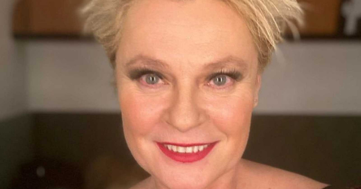 Barbara Hagee, de 57 años, sin maquillaje: su rostro es completamente diferente cuando no está pintado – Local Star