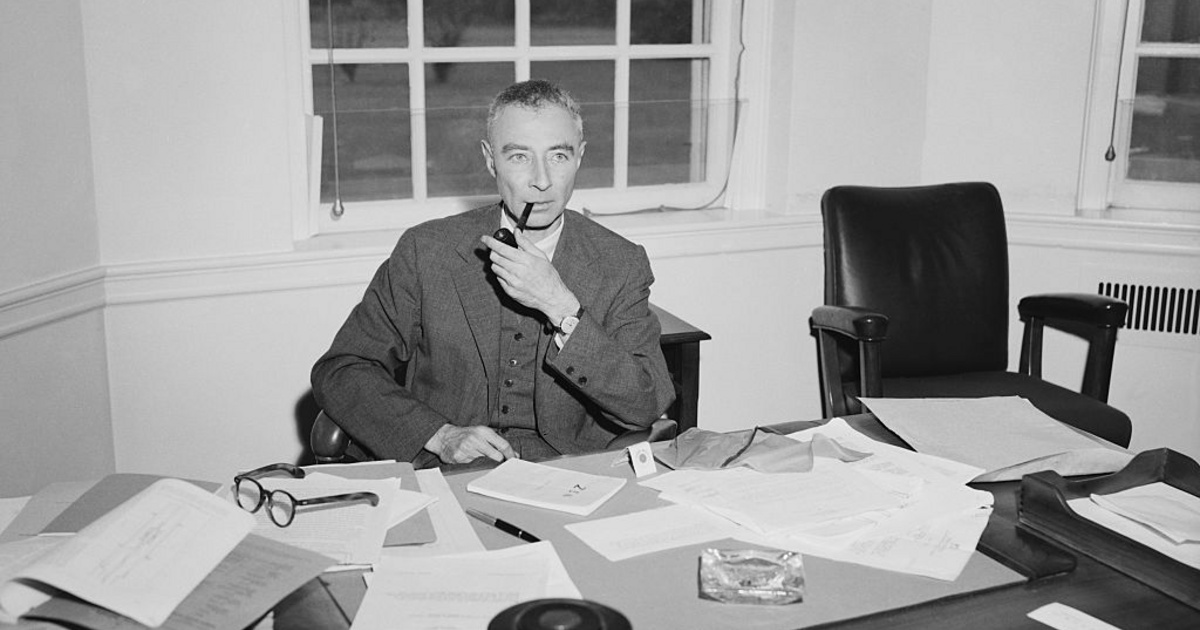 Kirekesztve halt meg az atombomba megalkotója: Robert Oppenheimer tragikus és fordulatos élete