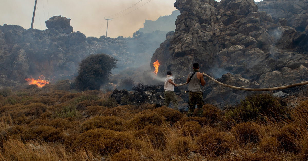 Ευρετήριο – Εξωτερικό – Χιλιάδες χρειάστηκε να εκκενωθούν λόγω πυρκαγιάς στη Ρόδο