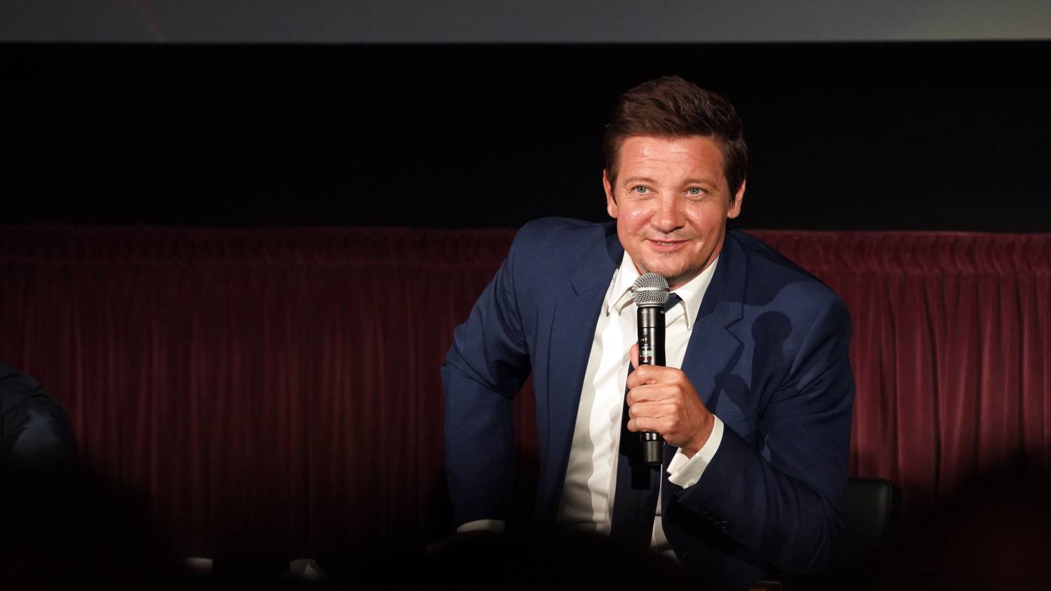 Kiállították Jeremy Renner hókotróját, amely maga alá temette a Bosszúállók sztárját