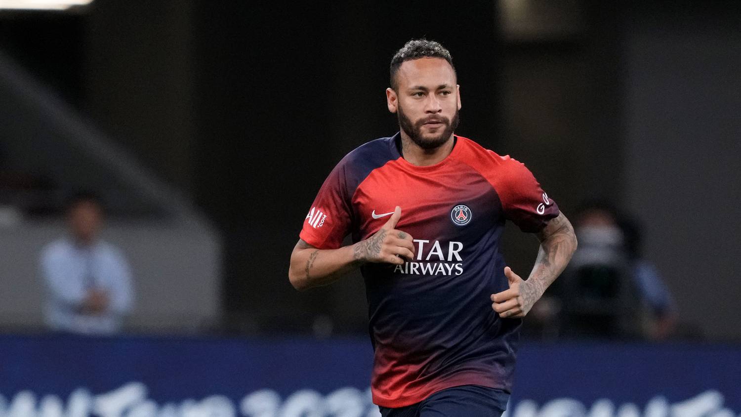 Évi 58 milliárdBombaként robbant a hír tegnap, hogy a Paris Saint-Germain sztárjátékosa, Neymar a szaúdi labdarúgó-bajnokságban szereplő Al-Hilal csapatához szerződött. forintot fog keresni Neymar Szaúd-Arábiában