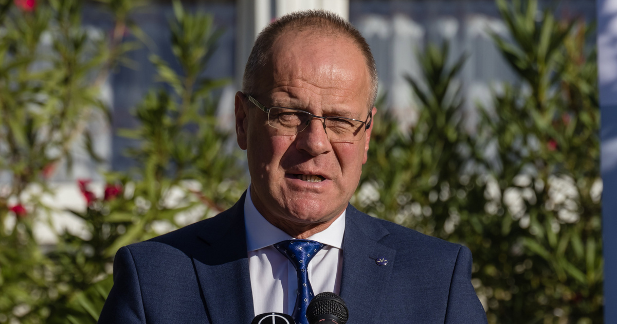 Index Belföld Navracsics Tibor szerint Brüsszel azt akarja, hogy a