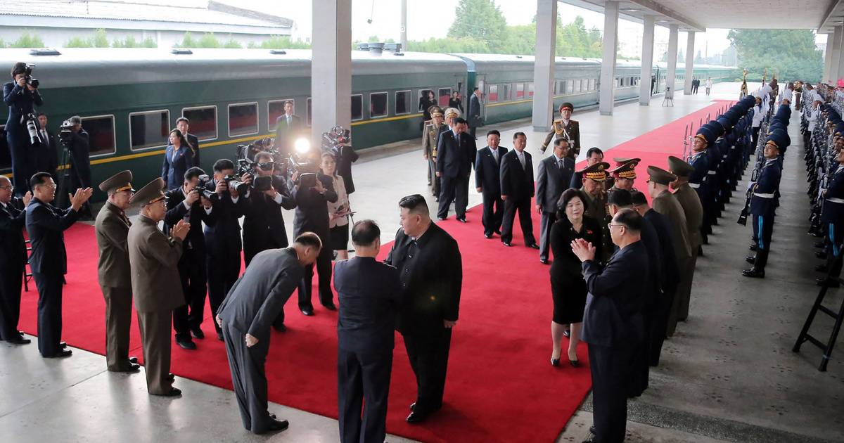 Golyóálló, csigalassú és rogyásig van borral: Kim Dzsongun titokzatos vonata