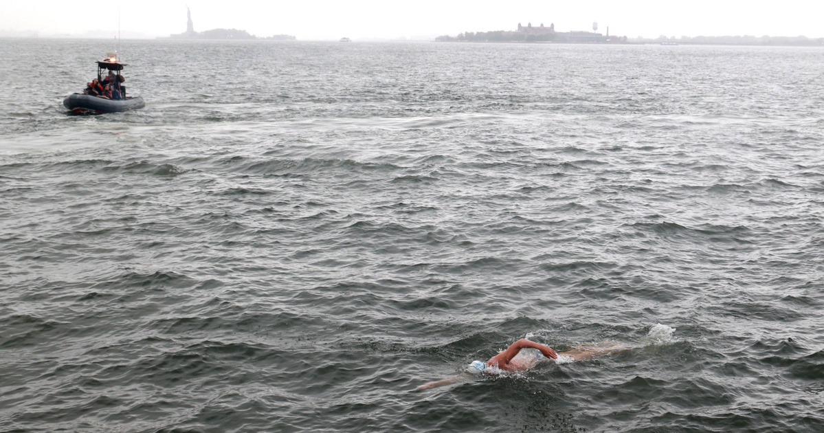 Egy klímaaktivista volt az első aki segítség nélkül úszta át a Hudson folyót