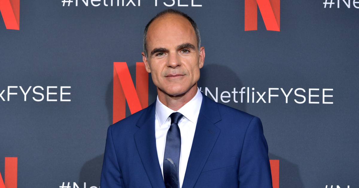 Michael Kelly egy különleges retró autóval nyűgözte le barátját