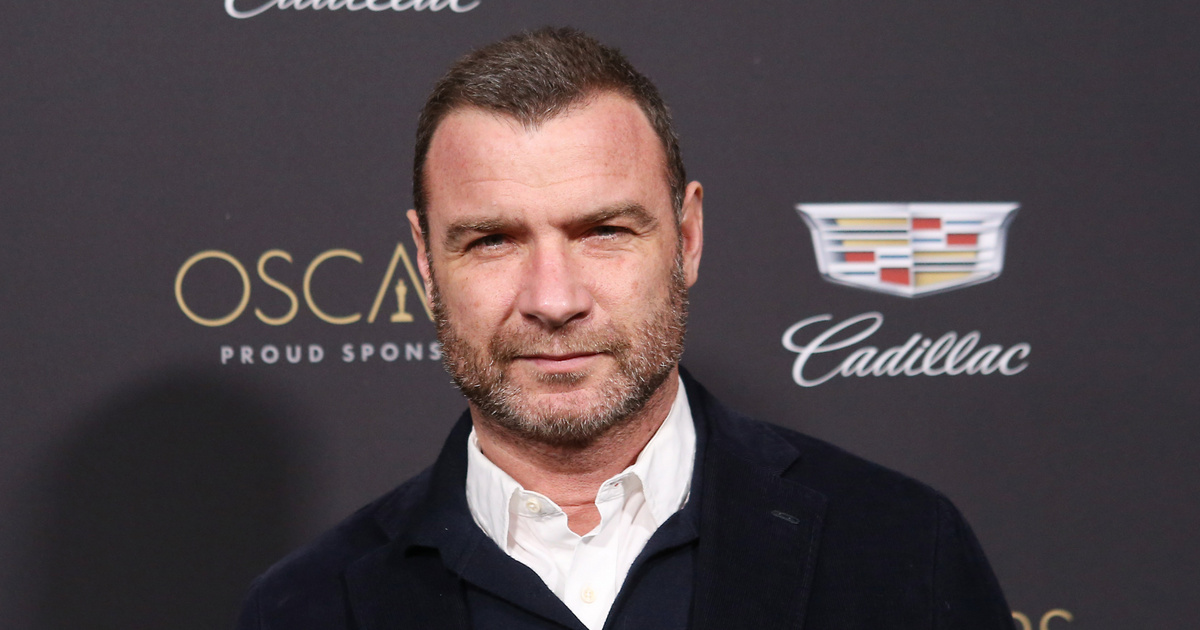 Liev Schreiber élvezi az apuka szerepet