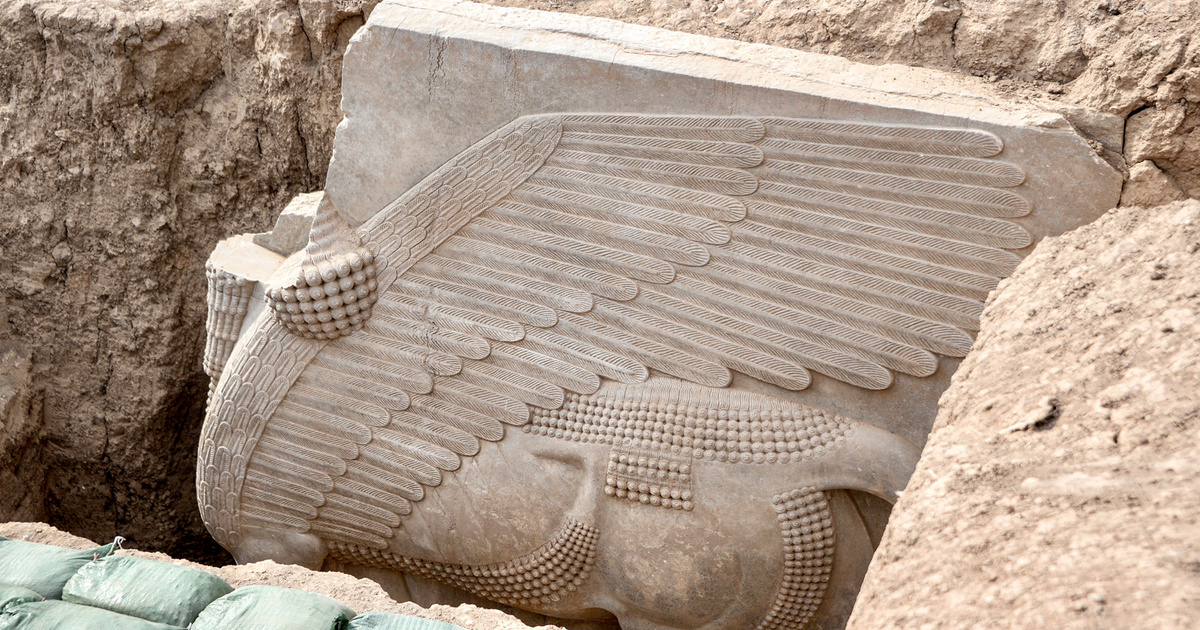 Asszír istenséget ábrázoló, 2700 éves szobrot találtak Irakban