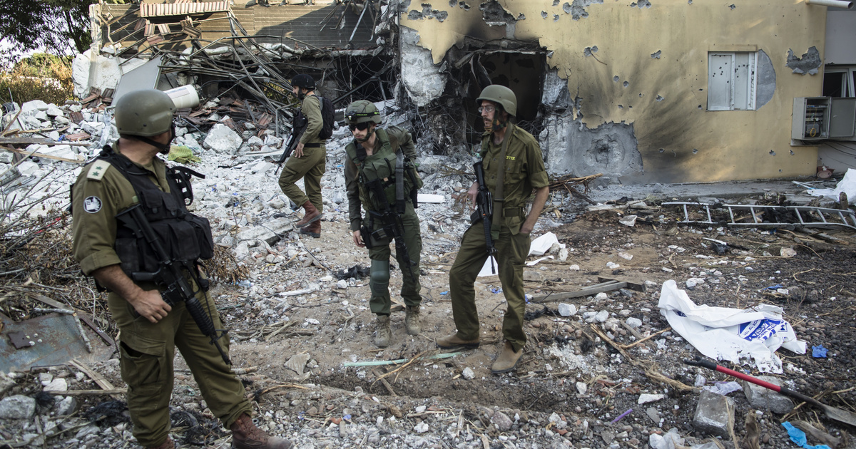 A magyar–izraeli lány az ágy alatt bujkált, amikor rágyújtották a házat a Hamász emberei