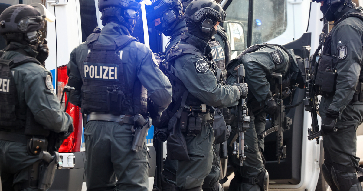 Vészhelyzet Hamburgban: fegyveres rendőrök rohamoztak meg egy iskolát