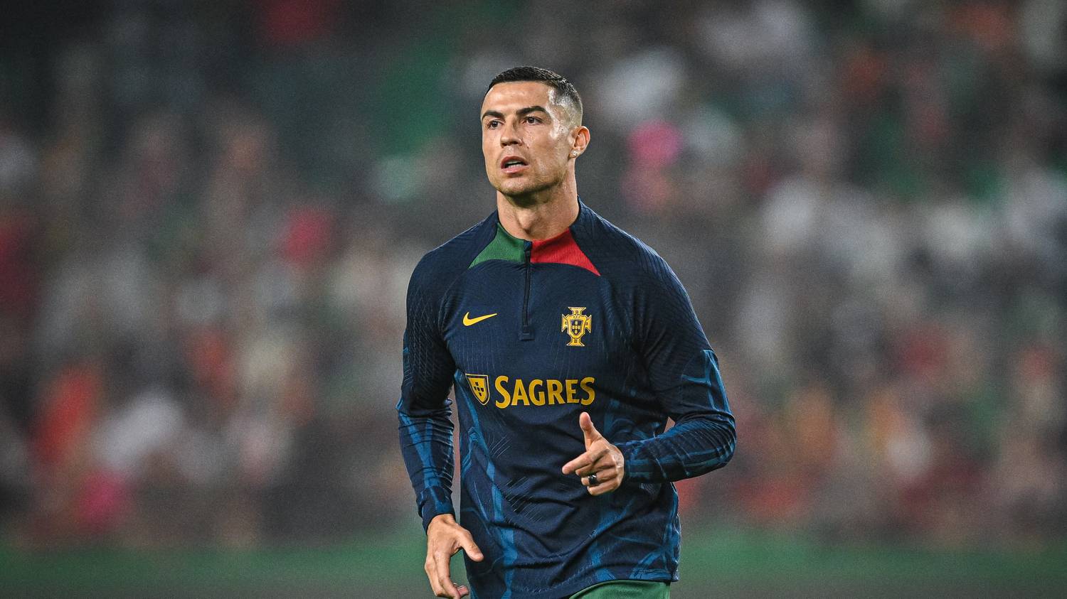 Milliárdos botrányba keveredett Cristiano Ronaldo, akit a rajongói pereltek be