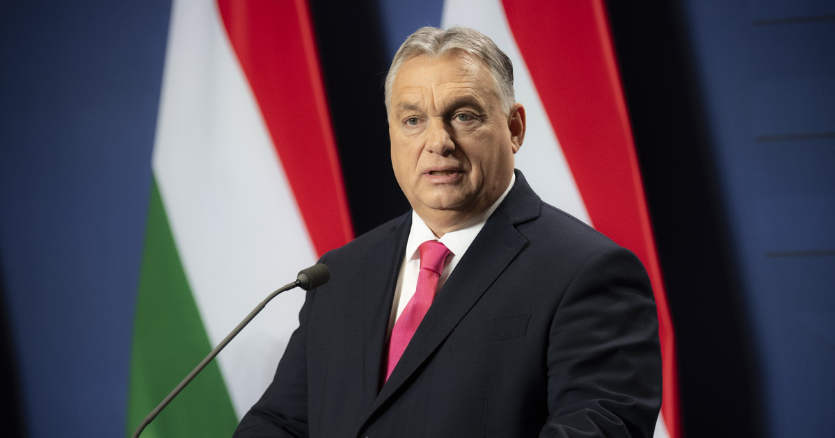 „Igyál” – énekelte Orbán Viktor az Operaház tetején szilveszter éjjel – videó