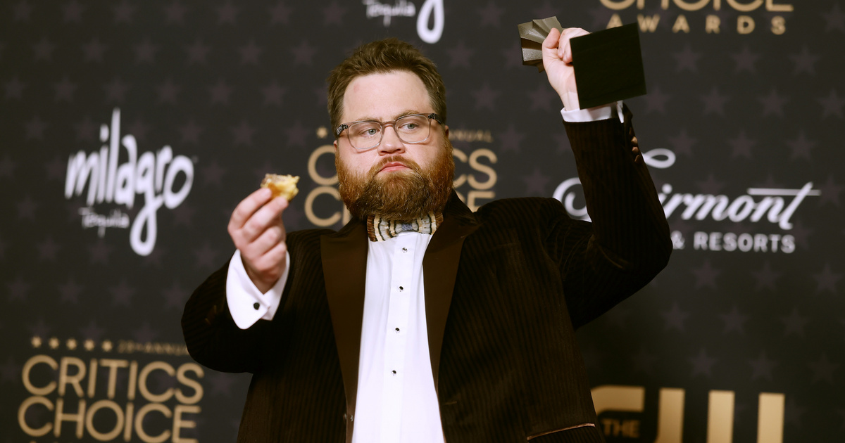 Evés közben vette át az Emmy-díját Paul Walter Hauser